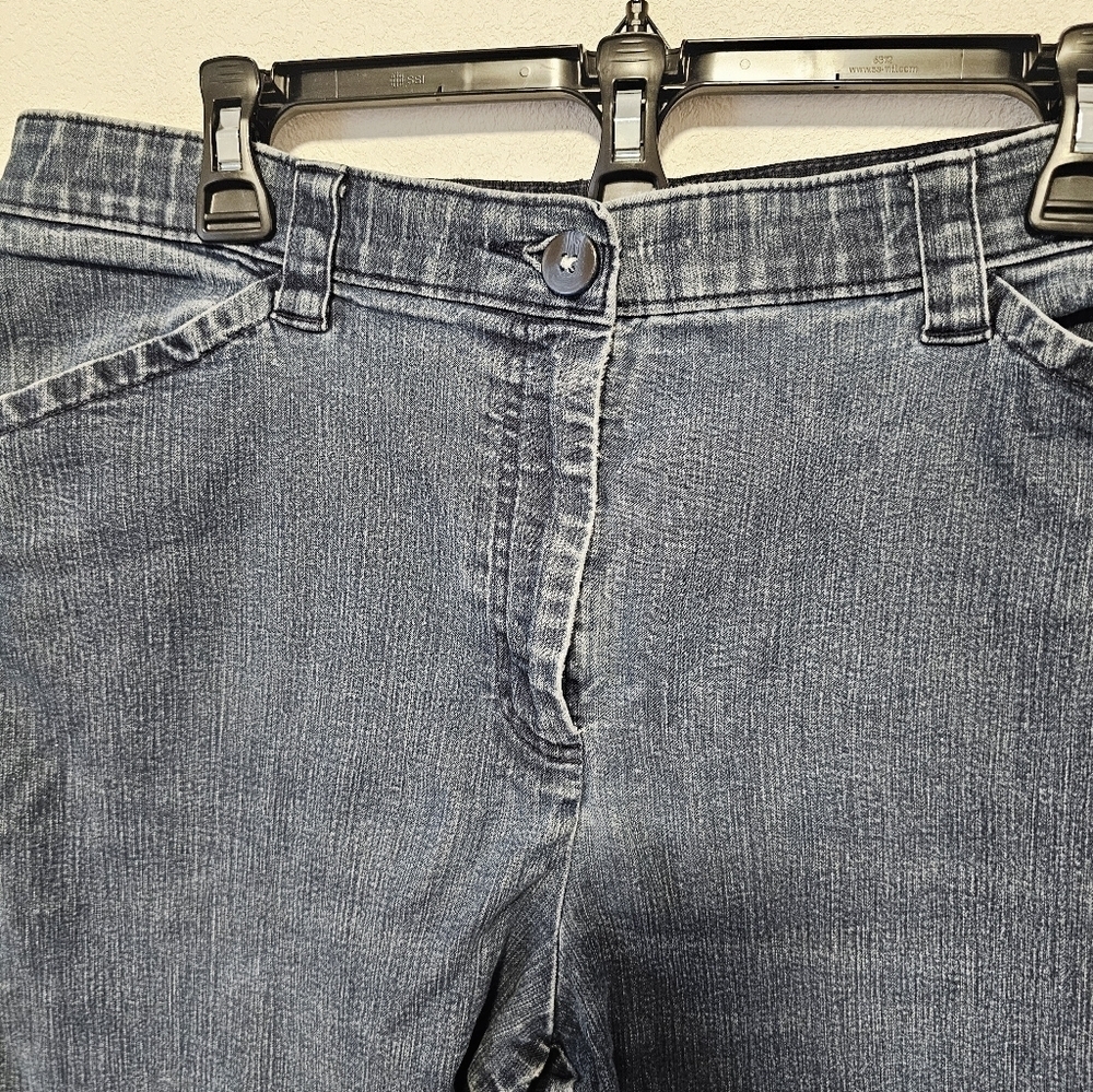 L.L.Bean Classic Blue Denim Women's Capri Jeans Size 16 - Picture 3 of 8